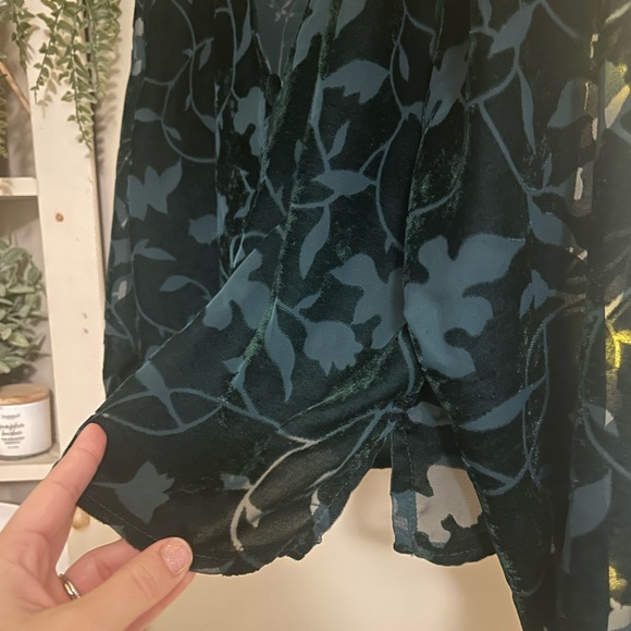 Dark Green cropped button up - Picture 3 of 6